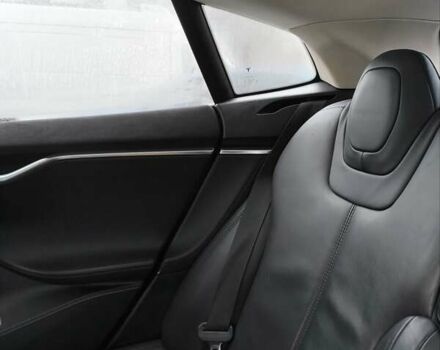 Белый Тесла Модель С, объемом двигателя 0 л и пробегом 116 тыс. км за 16000 $, фото 15 на Automoto.ua