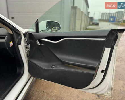 Белый Тесла Модель С, объемом двигателя 0 л и пробегом 400 тыс. км за 8700 $, фото 19 на Automoto.ua