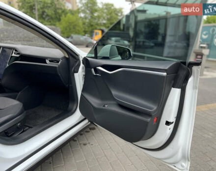 Белый Тесла Модель С, объемом двигателя 0 л и пробегом 189 тыс. км за 12999 $, фото 14 на Automoto.ua