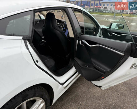 Белый Тесла Модель С, объемом двигателя 0 л и пробегом 217 тыс. км за 11200 $, фото 9 на Automoto.ua