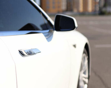 Білий Тесла Модель С, об'ємом двигуна 0 л та пробігом 130 тис. км за 22500 $, фото 31 на Automoto.ua