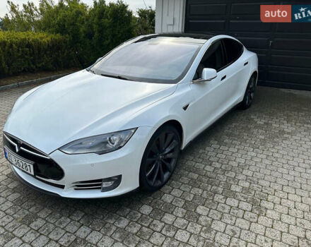 Белый Тесла Модель С, объемом двигателя 0 л и пробегом 194 тыс. км за 25000 $, фото 1 на Automoto.ua
