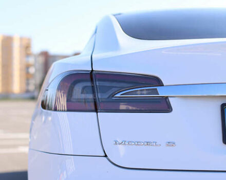 Білий Тесла Модель С, об'ємом двигуна 0 л та пробігом 130 тис. км за 22500 $, фото 16 на Automoto.ua