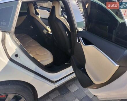 Белый Тесла Модель С, объемом двигателя 0 л и пробегом 195 тыс. км за 12000 $, фото 3 на Automoto.ua