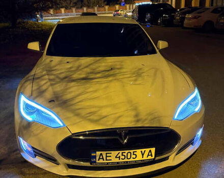 Белый Тесла Модель С, объемом двигателя 0 л и пробегом 150 тыс. км за 17000 $, фото 32 на Automoto.ua