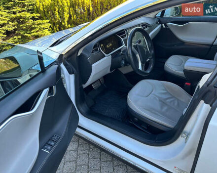 Белый Тесла Модель С, объемом двигателя 0 л и пробегом 194 тыс. км за 25000 $, фото 10 на Automoto.ua