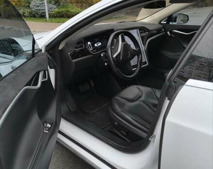 Белый Тесла Модель С, объемом двигателя 0 л и пробегом 116 тыс. км за 16000 $, фото 2 на Automoto.ua