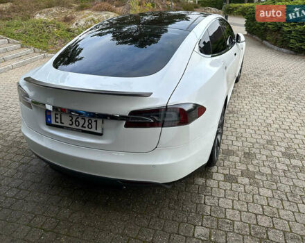 Белый Тесла Модель С, объемом двигателя 0 л и пробегом 194 тыс. км за 25000 $, фото 6 на Automoto.ua