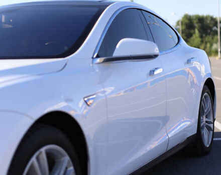 Білий Тесла Модель С, об'ємом двигуна 0 л та пробігом 130 тис. км за 22500 $, фото 47 на Automoto.ua