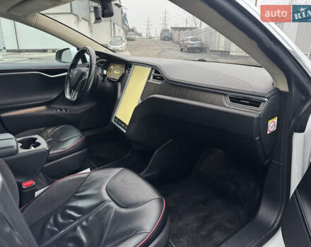 Белый Тесла Модель С, объемом двигателя 0 л и пробегом 80 тыс. км за 13500 $, фото 13 на Automoto.ua