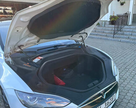 Белый Тесла Модель С, объемом двигателя 0 л и пробегом 194 тыс. км за 25000 $, фото 22 на Automoto.ua