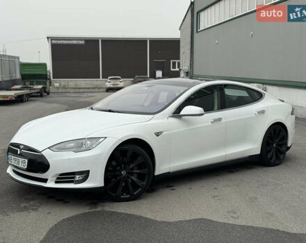 Белый Тесла Модель С, объемом двигателя 0 л и пробегом 80 тыс. км за 13500 $, фото 1 на Automoto.ua