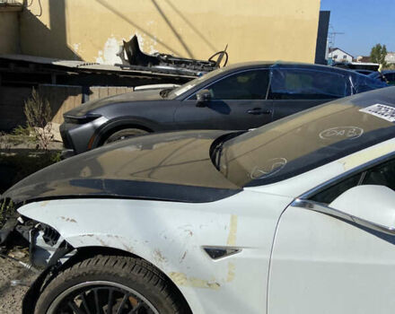 Білий Тесла Модель С, об'ємом двигуна 0 л та пробігом 163 тис. км за 8700 $, фото 18 на Automoto.ua