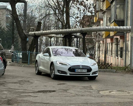 Белый Тесла Модель С, объемом двигателя 0 л и пробегом 150 тыс. км за 17000 $, фото 6 на Automoto.ua