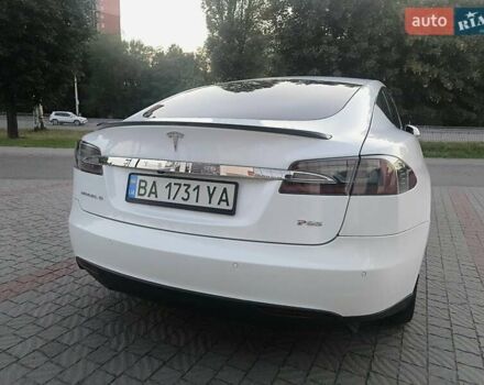 Белый Тесла Модель С, объемом двигателя 0 л и пробегом 213 тыс. км за 11900 $, фото 4 на Automoto.ua