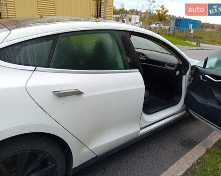 Белый Тесла Модель С, объемом двигателя 0 л и пробегом 400 тыс. км за 8700 $, фото 25 на Automoto.ua