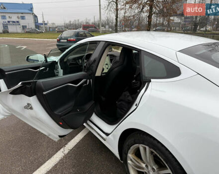 Белый Тесла Модель С, объемом двигателя 0 л и пробегом 217 тыс. км за 11200 $, фото 3 на Automoto.ua