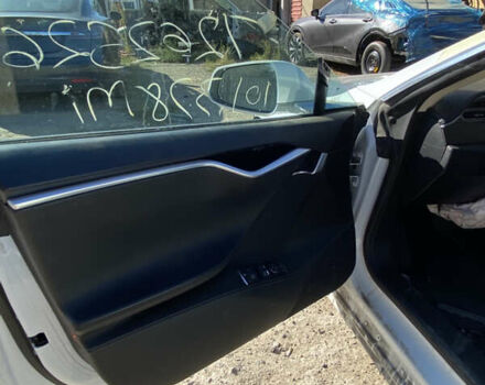 Білий Тесла Модель С, об'ємом двигуна 0 л та пробігом 163 тис. км за 8700 $, фото 25 на Automoto.ua