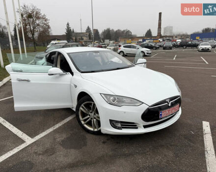Белый Тесла Модель С, объемом двигателя 0 л и пробегом 217 тыс. км за 11200 $, фото 5 на Automoto.ua