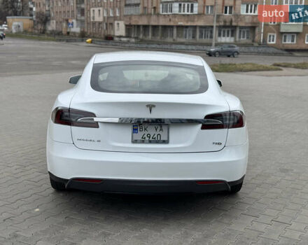 Белый Тесла Модель С, объемом двигателя 0 л и пробегом 257 тыс. км за 14550 $, фото 5 на Automoto.ua