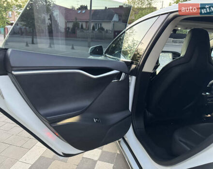 Белый Тесла Модель С, объемом двигателя 0 л и пробегом 260 тыс. км за 12350 $, фото 20 на Automoto.ua
