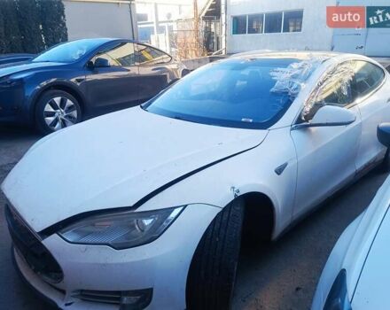 Білий Тесла Модель С, об'ємом двигуна 0 л та пробігом 155 тис. км за 4999 $, фото 1 на Automoto.ua