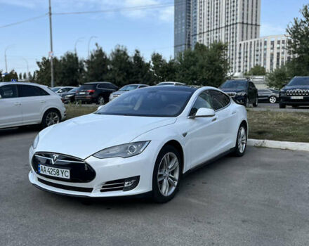 Белый Тесла Модель С, объемом двигателя 0 л и пробегом 199 тыс. км за 12600 $, фото 1 на Automoto.ua