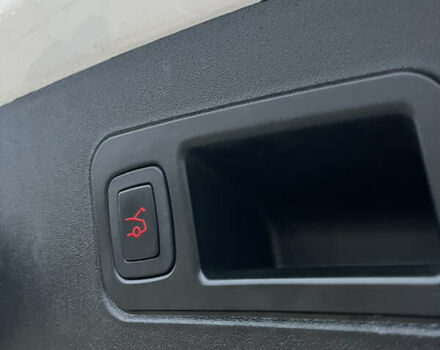 Белый Тесла Модель С, объемом двигателя 0 л и пробегом 162 тыс. км за 13990 $, фото 28 на Automoto.ua