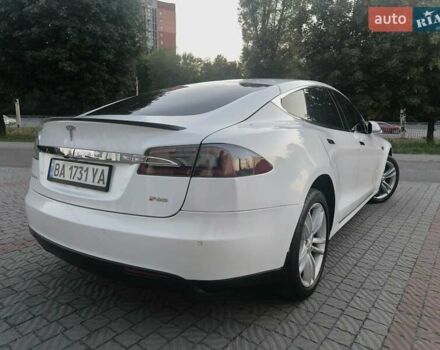 Белый Тесла Модель С, объемом двигателя 0 л и пробегом 213 тыс. км за 11900 $, фото 2 на Automoto.ua