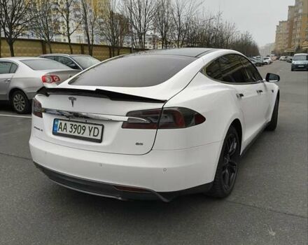 Белый Тесла Модель С, объемом двигателя 0 л и пробегом 116 тыс. км за 16000 $, фото 5 на Automoto.ua