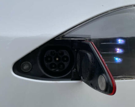 Белый Тесла Модель С, объемом двигателя 0 л и пробегом 166 тыс. км за 14000 $, фото 26 на Automoto.ua