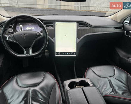 Белый Тесла Модель С, объемом двигателя 0 л и пробегом 80 тыс. км за 13500 $, фото 11 на Automoto.ua