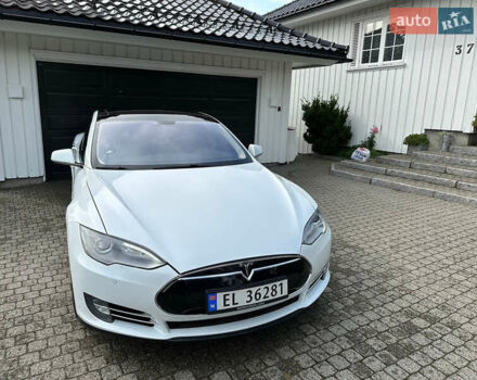 Белый Тесла Модель С, объемом двигателя 0 л и пробегом 194 тыс. км за 25000 $, фото 2 на Automoto.ua