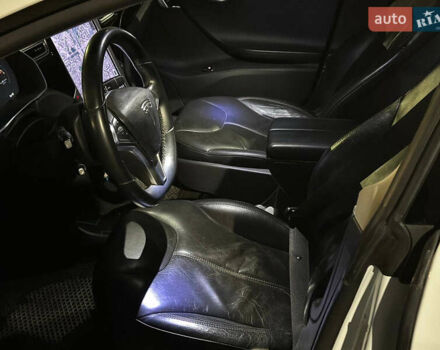 Белый Тесла Модель С, объемом двигателя 0 л и пробегом 186 тыс. км за 17600 $, фото 14 на Automoto.ua