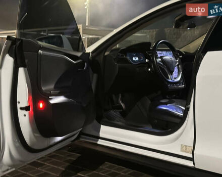 Белый Тесла Модель С, объемом двигателя 0 л и пробегом 186 тыс. км за 17600 $, фото 12 на Automoto.ua