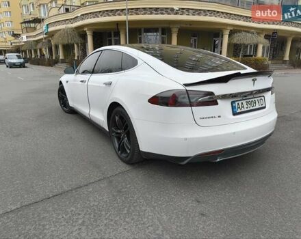 Белый Тесла Модель С, объемом двигателя 0 л и пробегом 116 тыс. км за 16000 $, фото 4 на Automoto.ua