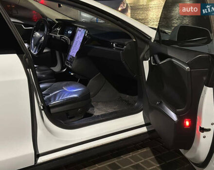 Белый Тесла Модель С, объемом двигателя 0 л и пробегом 186 тыс. км за 17600 $, фото 16 на Automoto.ua