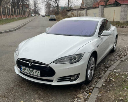 Белый Тесла Модель С, объемом двигателя 0 л и пробегом 150 тыс. км за 17000 $, фото 1 на Automoto.ua