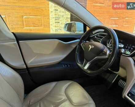 Білий Тесла Модель С, об'ємом двигуна 0 л та пробігом 100 тис. км за 12900 $, фото 16 на Automoto.ua