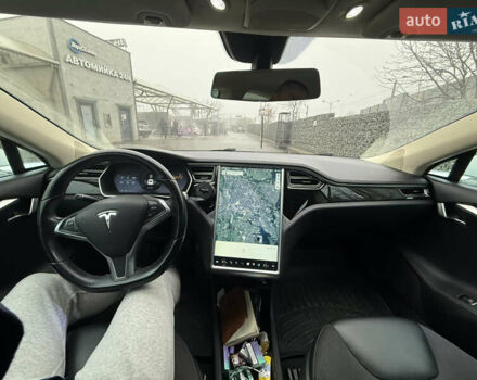 Белый Тесла Модель С, объемом двигателя 0 л и пробегом 217 тыс. км за 11200 $, фото 12 на Automoto.ua