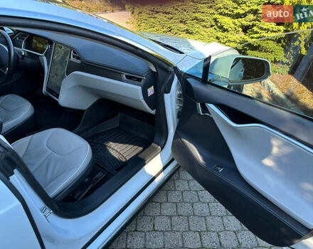 Белый Тесла Модель С, объемом двигателя 0 л и пробегом 194 тыс. км за 25000 $, фото 16 на Automoto.ua