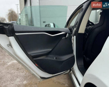 Белый Тесла Модель С, объемом двигателя 0 л и пробегом 400 тыс. км за 8700 $, фото 16 на Automoto.ua