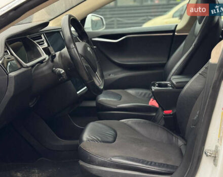 Белый Тесла Модель С, объемом двигателя 0 л и пробегом 400 тыс. км за 8700 $, фото 4 на Automoto.ua