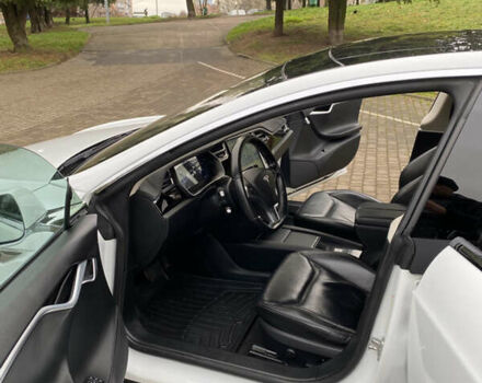 Белый Тесла Модель С, объемом двигателя 0 л и пробегом 166 тыс. км за 14000 $, фото 19 на Automoto.ua