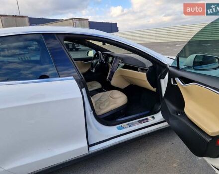 Белый Тесла Модель С, объемом двигателя 0 л и пробегом 201 тыс. км за 11500 $, фото 3 на Automoto.ua