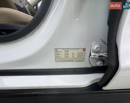 Білий Тесла Модель С, об'ємом двигуна 0 л та пробігом 172 тис. км за 14900 $, фото 23 на Automoto.ua