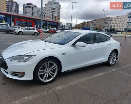Белый Тесла Модель С, объемом двигателя 0 л и пробегом 120 тыс. км за 16100 $, фото 39 на Automoto.ua