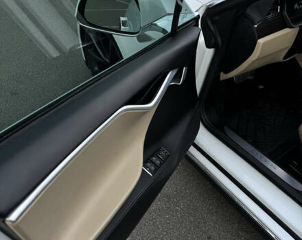 Білий Тесла Модель С, об'ємом двигуна 0 л та пробігом 111 тис. км за 16000 $, фото 12 на Automoto.ua