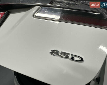 Белый Тесла Модель С, объемом двигателя 0 л и пробегом 140 тыс. км за 14950 $, фото 27 на Automoto.ua