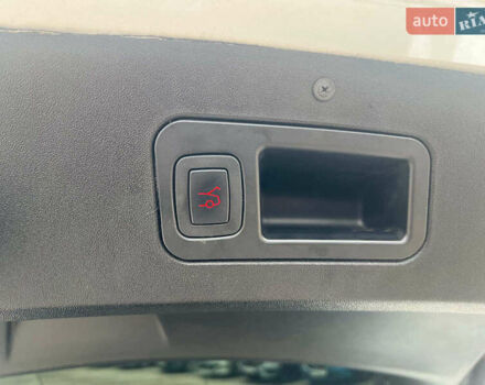 Белый Тесла Модель С, объемом двигателя 0 л и пробегом 225 тыс. км за 15940 $, фото 33 на Automoto.ua